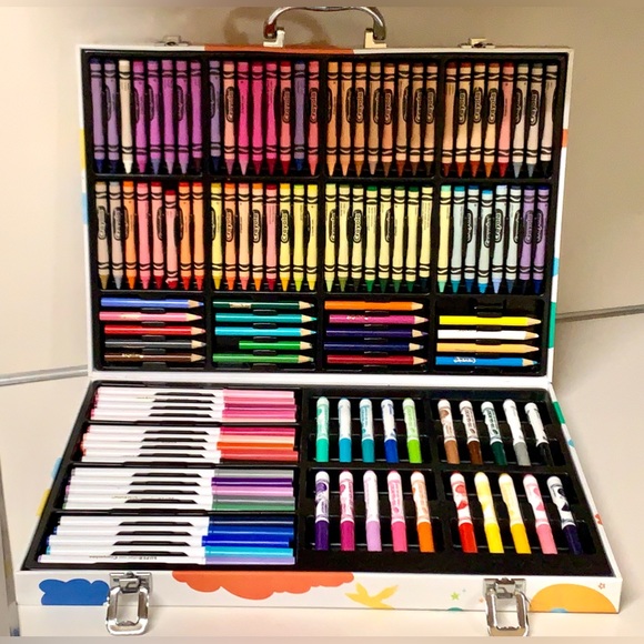 CRAYOLA 124 Piece Crayon Marker Colored Pencil Illustrated Kit Carrying Case Set - Picture 6 of 15